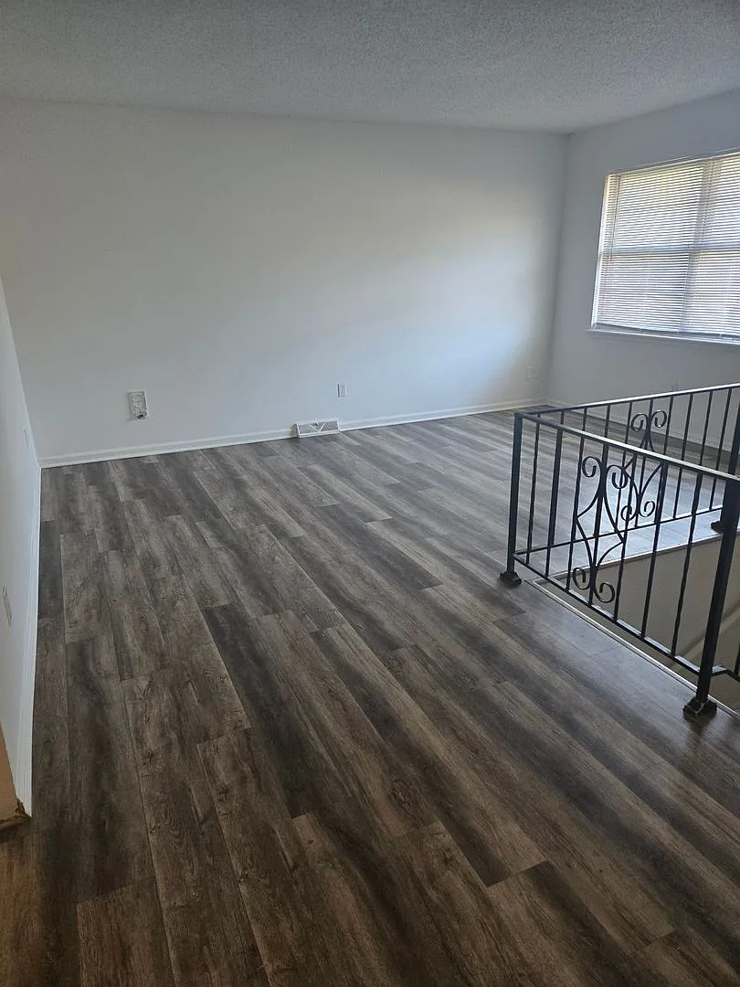 Fantastic 3 bedroom Duplex! New Carpet...Spacious Home! — Photo 2
