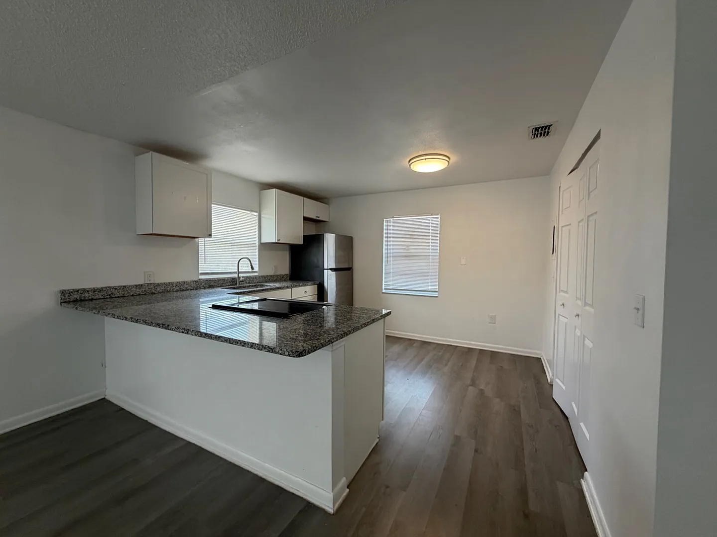 151 Avenue C SE — Photo 4
