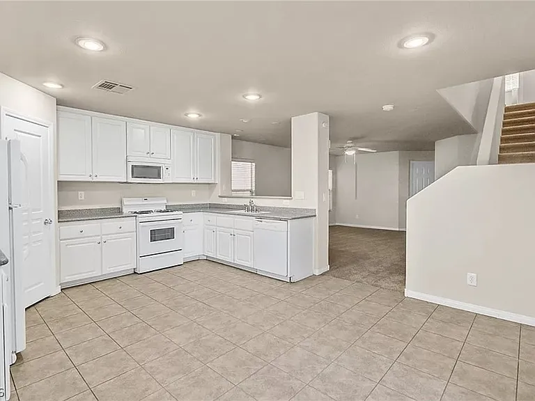 4836 Golden Shimmer Ave — Photo 9