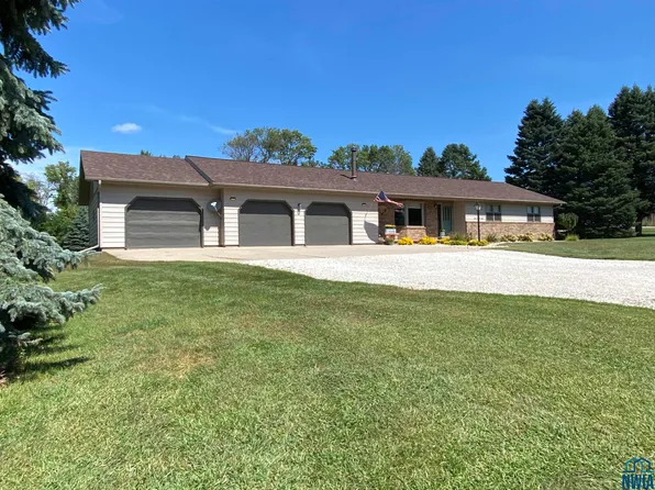16584 Pine Ln, Le Mars, IA 51031