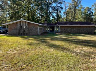 8220 Spring Lake Rd, Pine Bluff, AR 71603