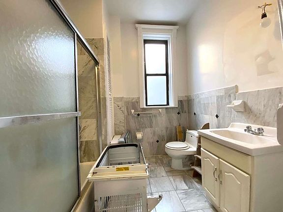 5th image of 141 W 72nd St APT 3
