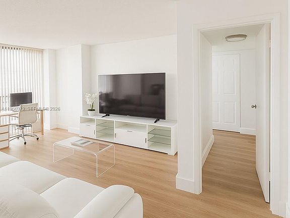 4th image of 17021 N Bay Rd APT 906