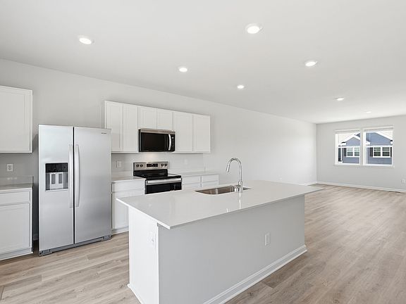 4th image of 131 Willett Hollow St