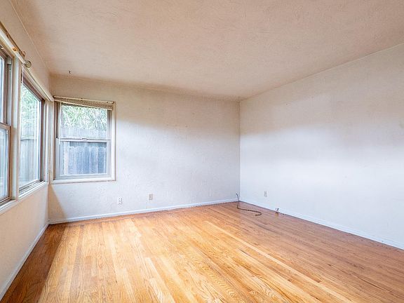 4th image of 42 - 44 Julian Avenue #2
