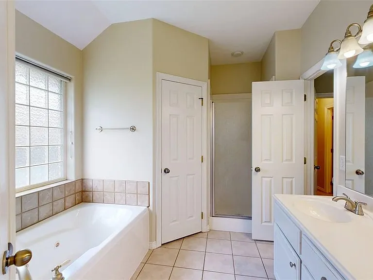 2350 Kendal Green Cir — Photo 22
