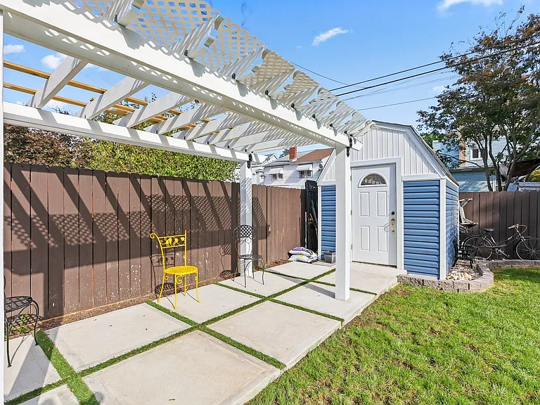 234 Howell St — Photo 28