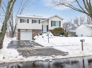332 Hadleigh Rd, Bolingbrook, IL 60440