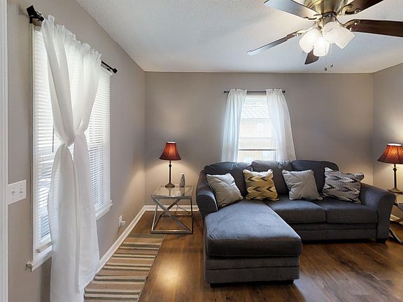 5th image of 421 Riverview Dr