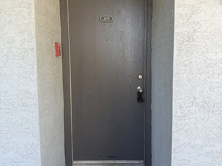 1215 E Lemon St #105 — Photo 8