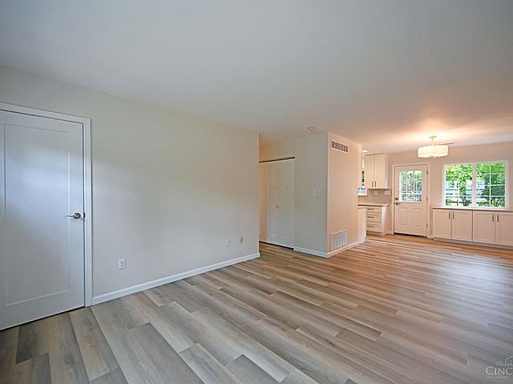 5th image of 6829 Kenton Ave