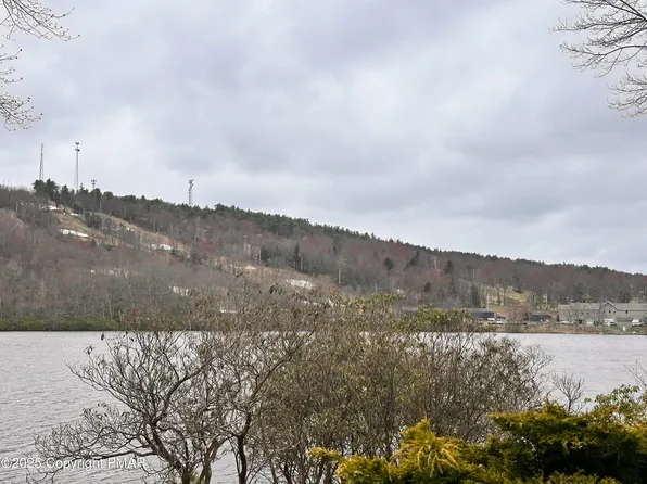 39 Midlake Dr #301, Lake Harmony, PA 18624