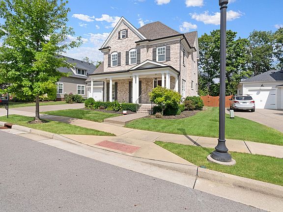 3rd image of 5048 Maysbrook Ln