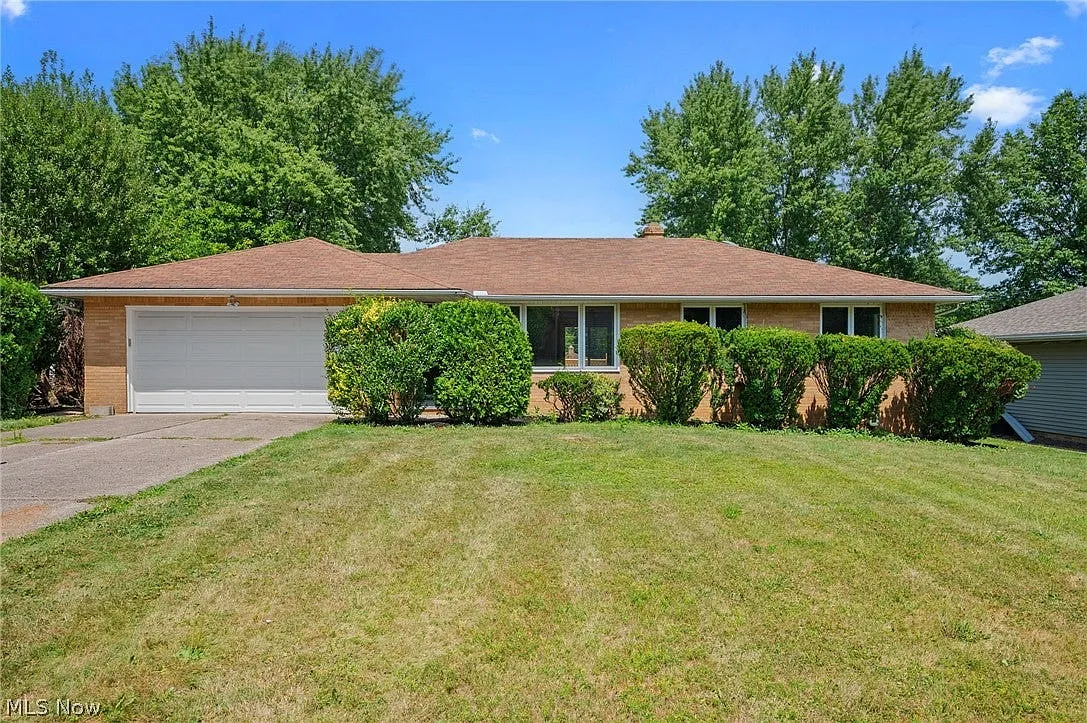 4 bed, 1.5 bath, 1976 sqft, $2,450 — Photo 1