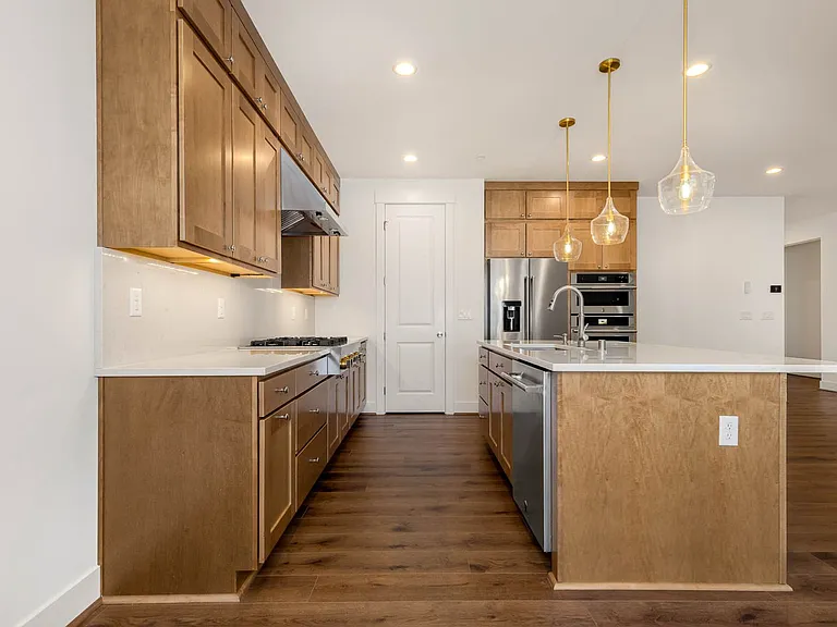 1781 246th Ct NE — Photo 7