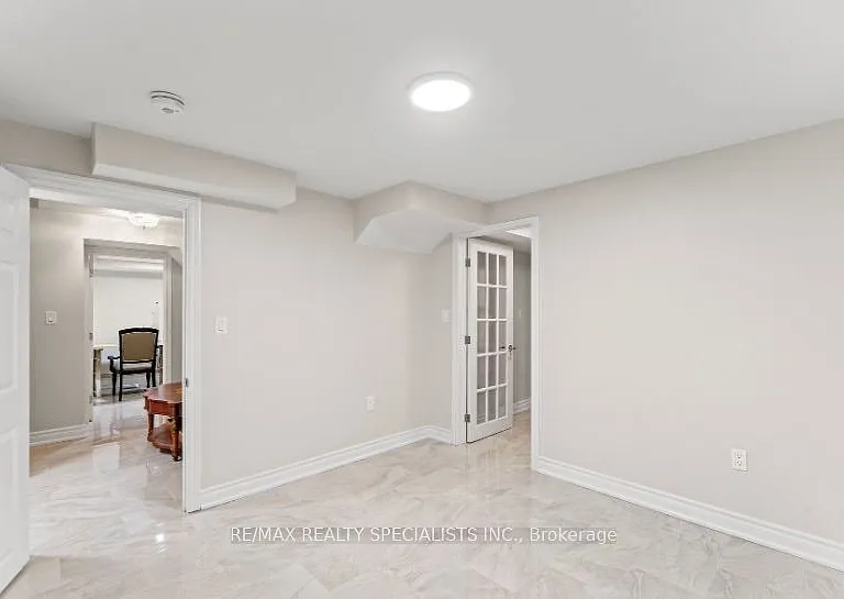 88 Showboat Cres #BSMNT — Photo 7