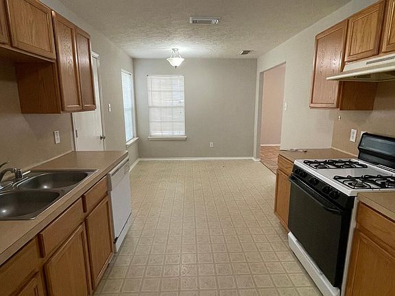 3rd image of 14922 Loys Coves Ct