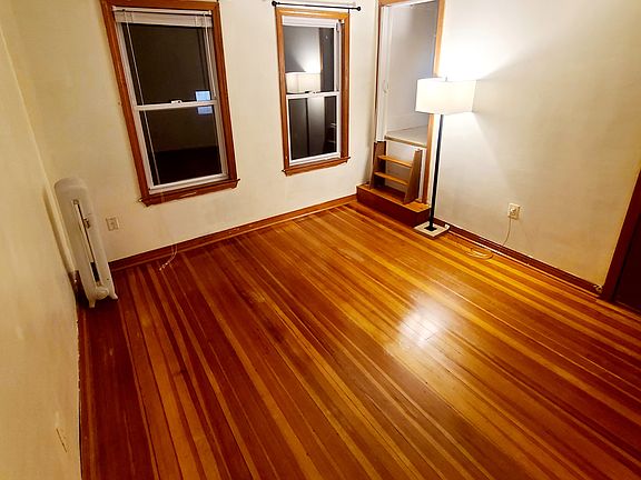 Bedroom for rent.