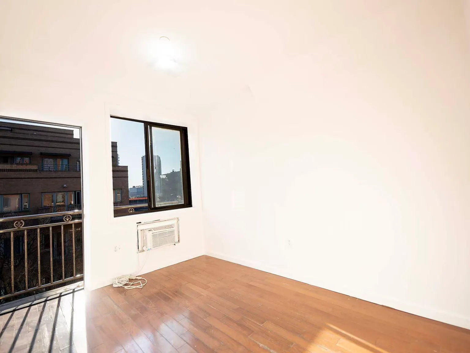 2 bed, 500 sqft, $2,200 — Photo 4