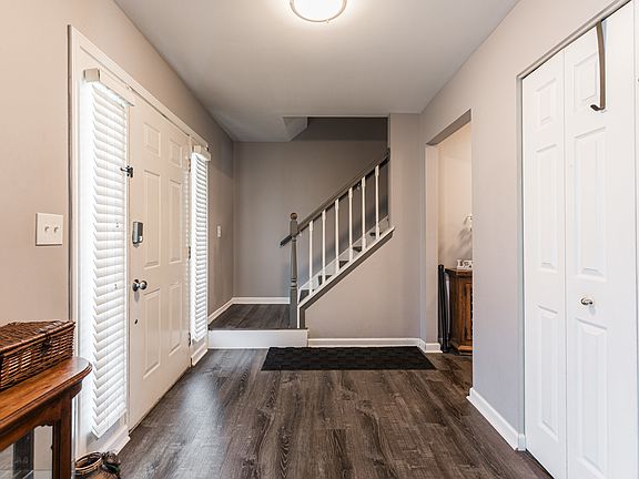 4th image of 241 Windsor Dr