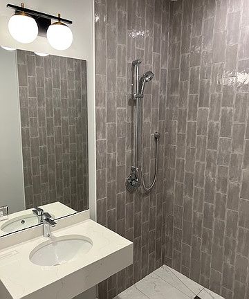 5th image of 6542 S Minerva Ave #1E