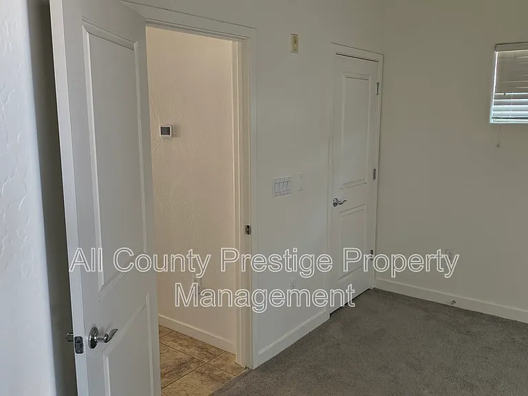 815 E Rose Ln #110 — Photo 10