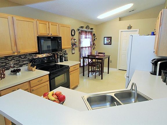 3rd image of 619 Doe Cove Pl