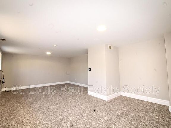 4th image of 7501 Michigan Ave #A