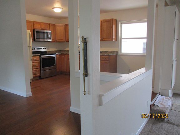 5th image of 852 N Orchard Ave