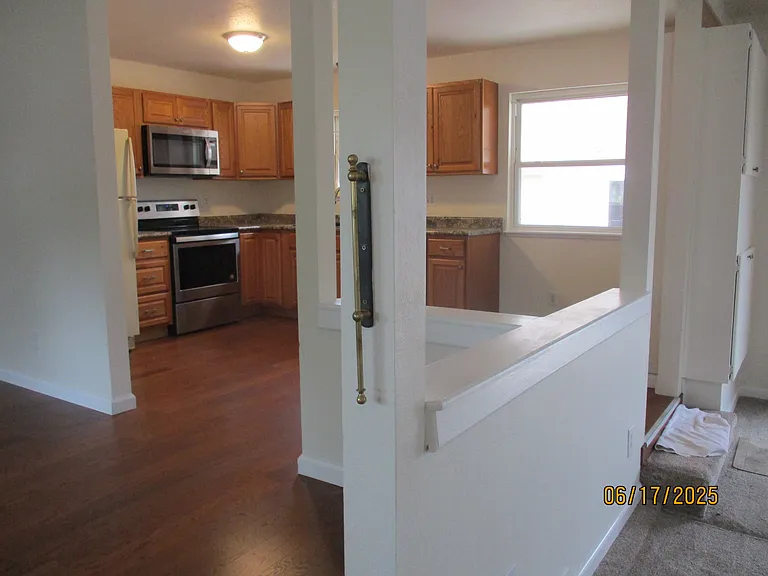 852 N Orchard Ave — Photo 5
