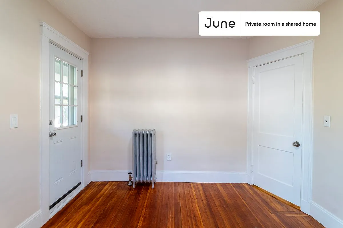 Queen bedroom in 6 bed/2 bath home in Allston #1735 C — Photo 3