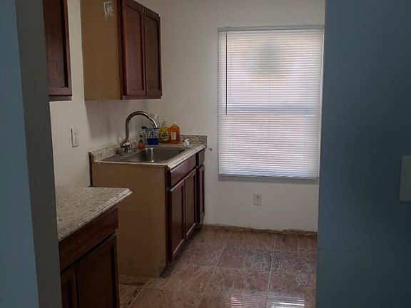 4th image of 15277 Seymour St