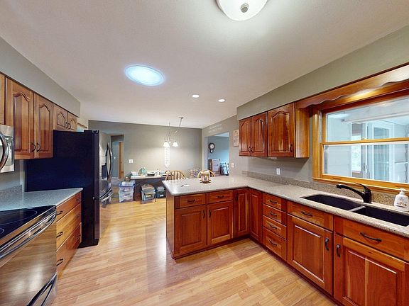 5th image of 809 North St