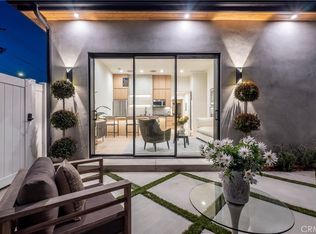 18852 Collins St, Tarzana, CA 91356