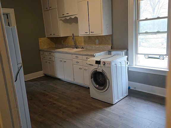 5th image of 106 N Michigan St APT B