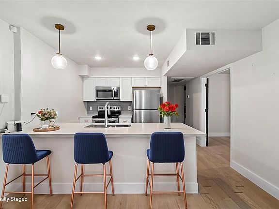 4th image of 909 Reinli St APT 101