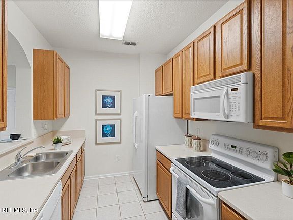 5th image of 7801 POINT MEADOWS Drive #8302