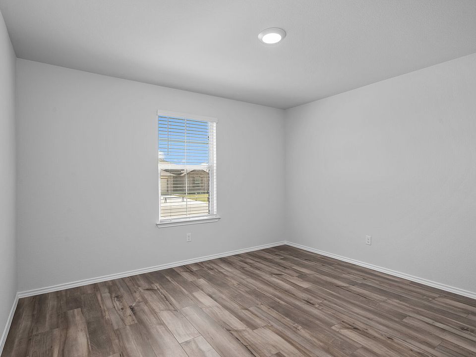 2nd image of 1107 McLellan Dr