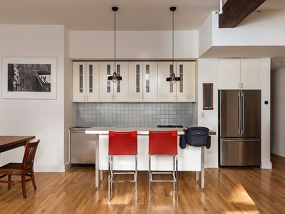 3rd image of 124 W 24th St APT 4A