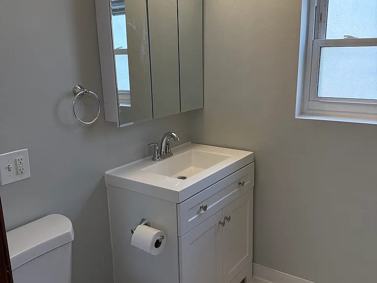 1632 W Nelson St #2 — Photo 15