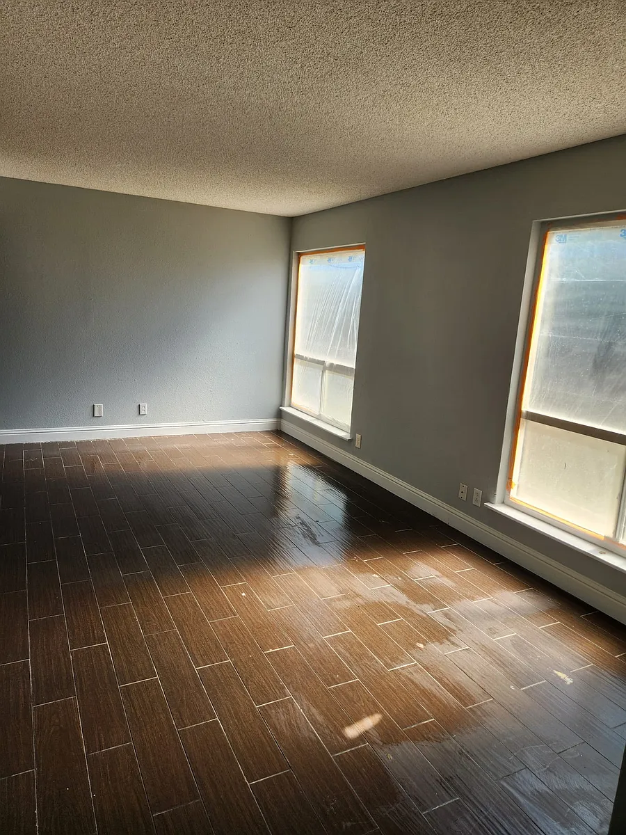 Building Photo - 5 E Saginaw Way #202