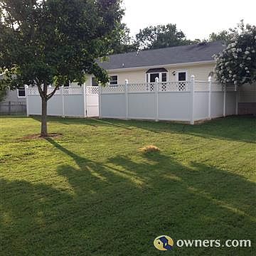 Vinyl privacy fence