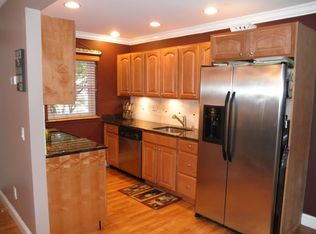 1050 Village Dr, Hauppauge, NY 11788