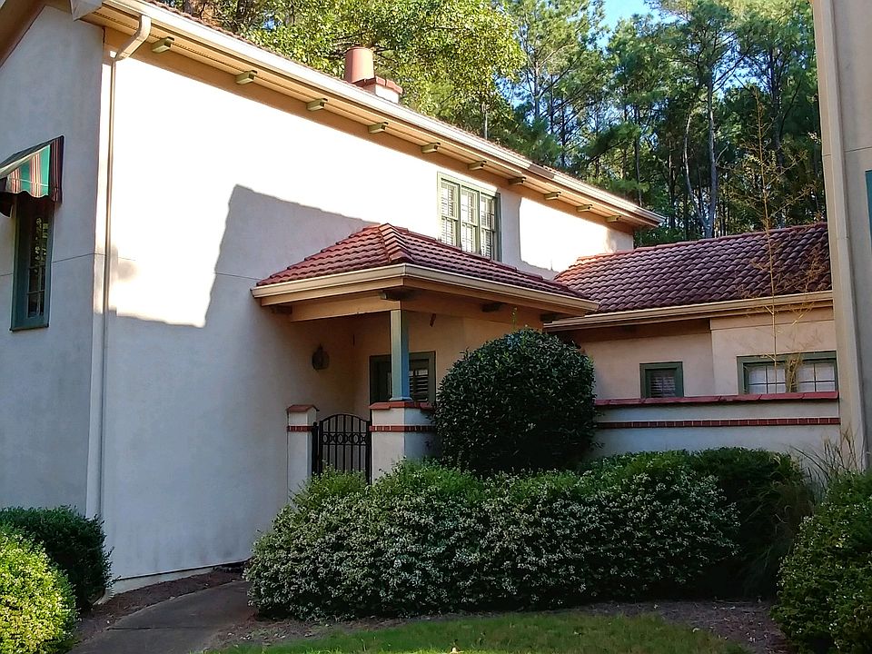 1st image of 1422 Club Dr