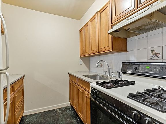 3rd image of 317 W 137th St #2
