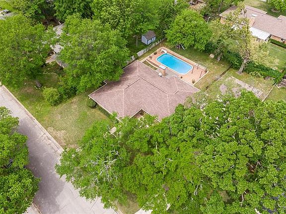 3rd image of 3507 Holly Dr