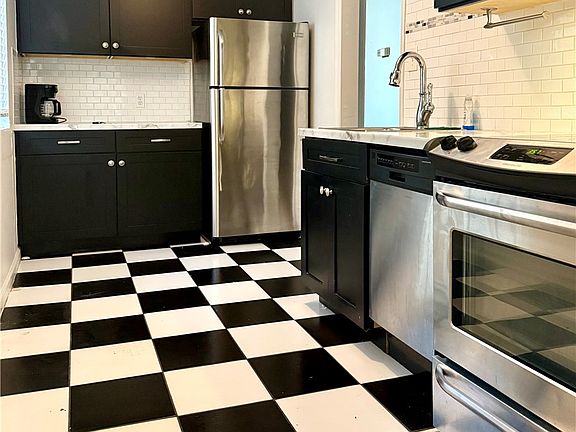 2nd image of 100 Lewis Dr Unit 21-H