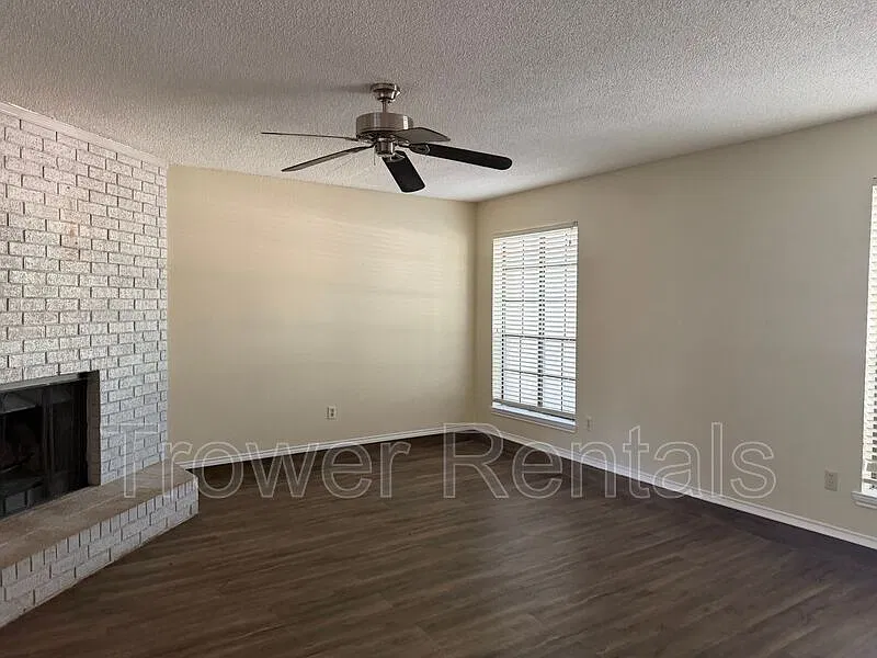 2 bed, 2.0 bath, $1,600 — Photo 3