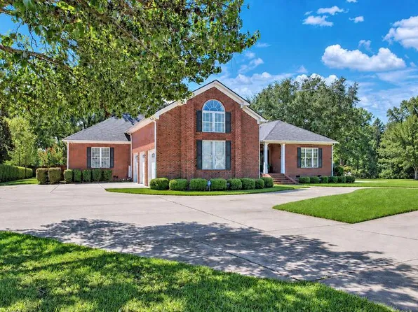 1010 River Pointe Dr, Albany, GA 31701