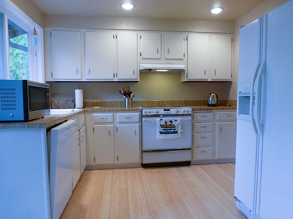 5th image of 16934 NE 42nd St